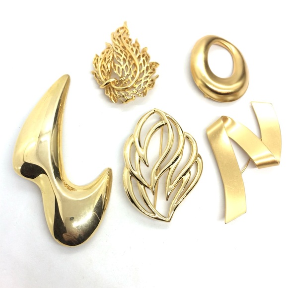 Vintage Jewelry - !!SOLD!! VINTAGE BROOCHES LOT OF 5 MONET CROWN TRIFARI GOLD TONE LEAF ABSTRACT